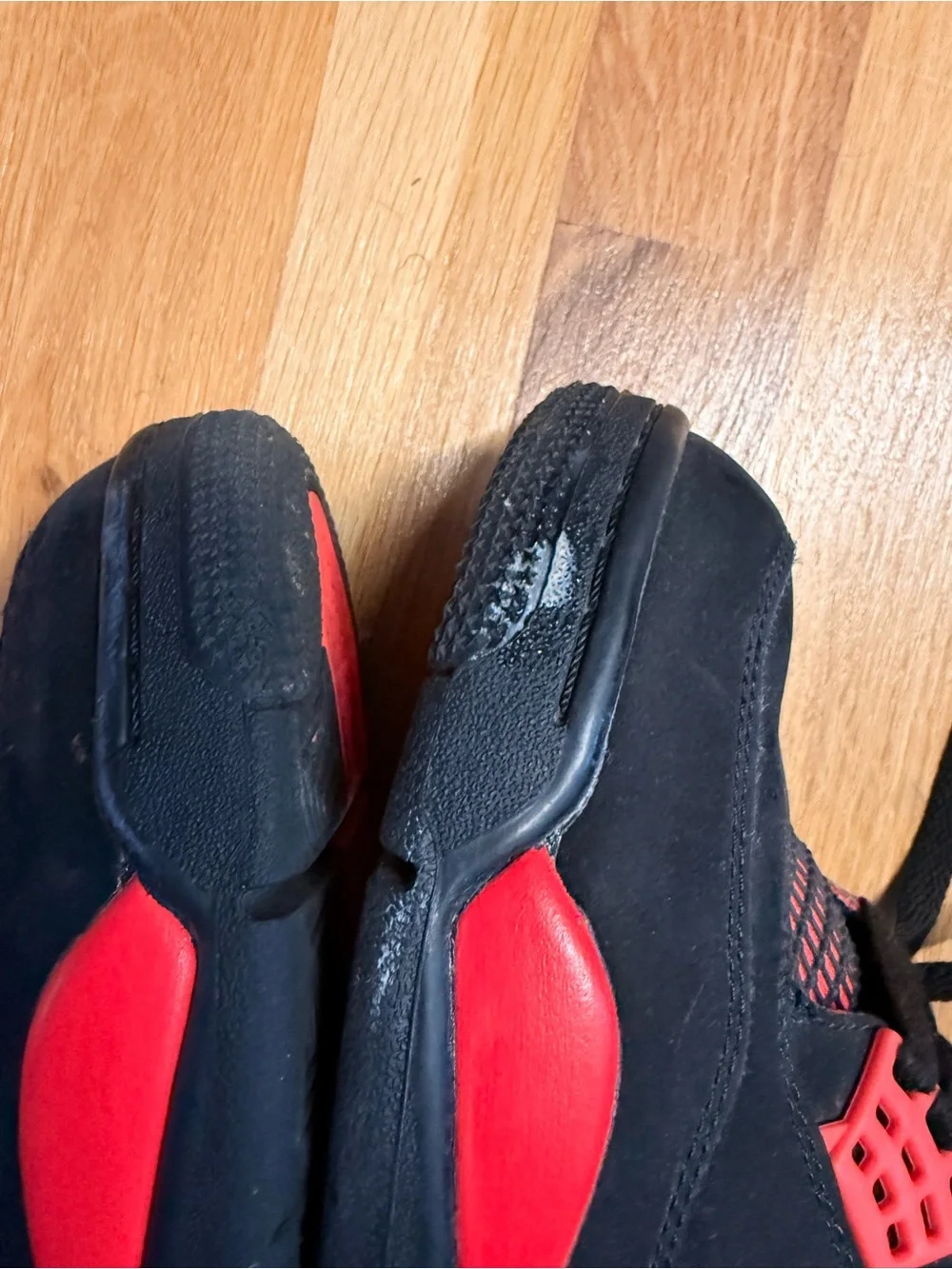 Jordan 4 retro  Red Thunder Men’s size 10